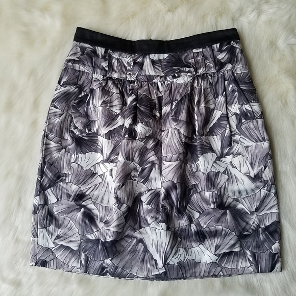 BCBGMaxAzria Dresses & Skirts - BCBGMaxAzria Cotton Blend Skirt with Pockets Sz 2